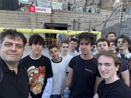 Рицари на кода и дигитални наследства: Какво се случи на HackUPC 2026 в Барселона?